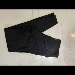 Lululemon black wunder under leggings
